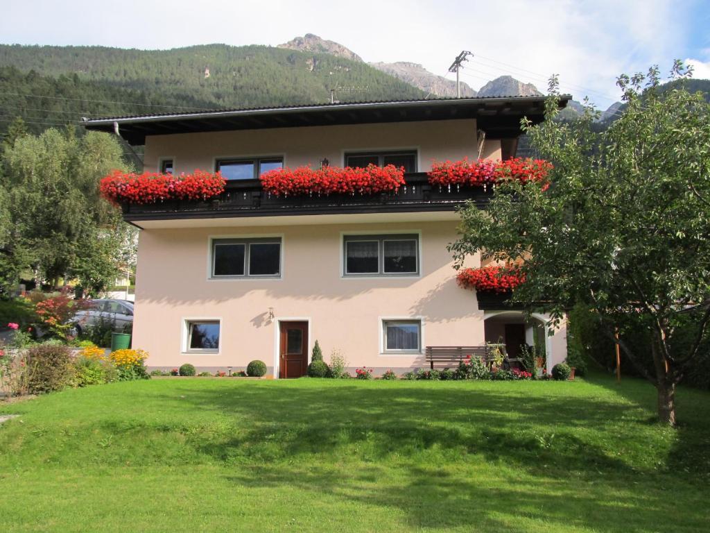 Haus Vogelsberger Appartement Fulpmes Buitenkant foto