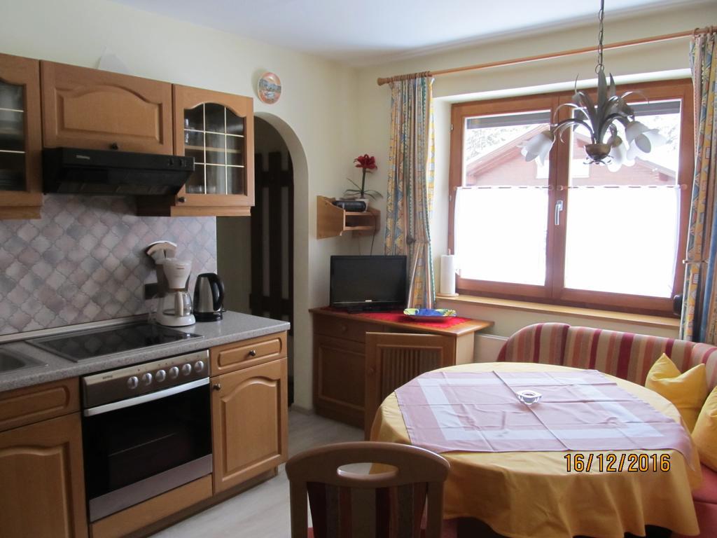Haus Vogelsberger Appartement Fulpmes Buitenkant foto